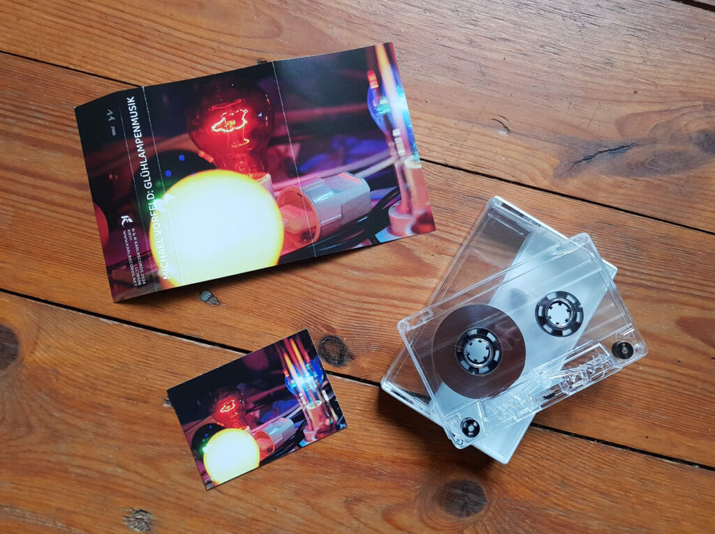 Limited edition tape incl. download card, handnumbered. Kassette + Digitales Album
